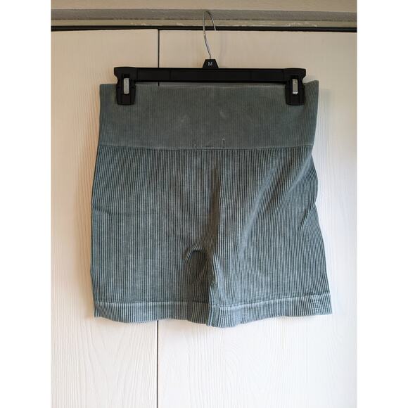 Colsie Women Nylon-Spandex High-Rise Seamless Workout Ribbed Bike Shorts Size L - Picture 2 of 4